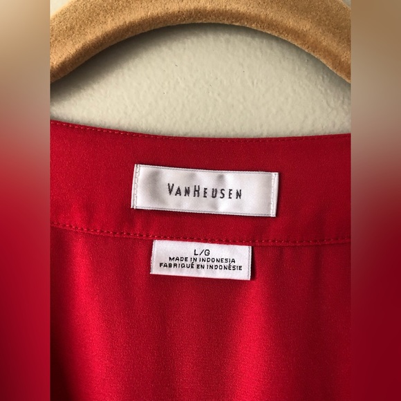 VanHeusen | Red Long-Sleeve V-Neck Blouse - Picture 3 of 3